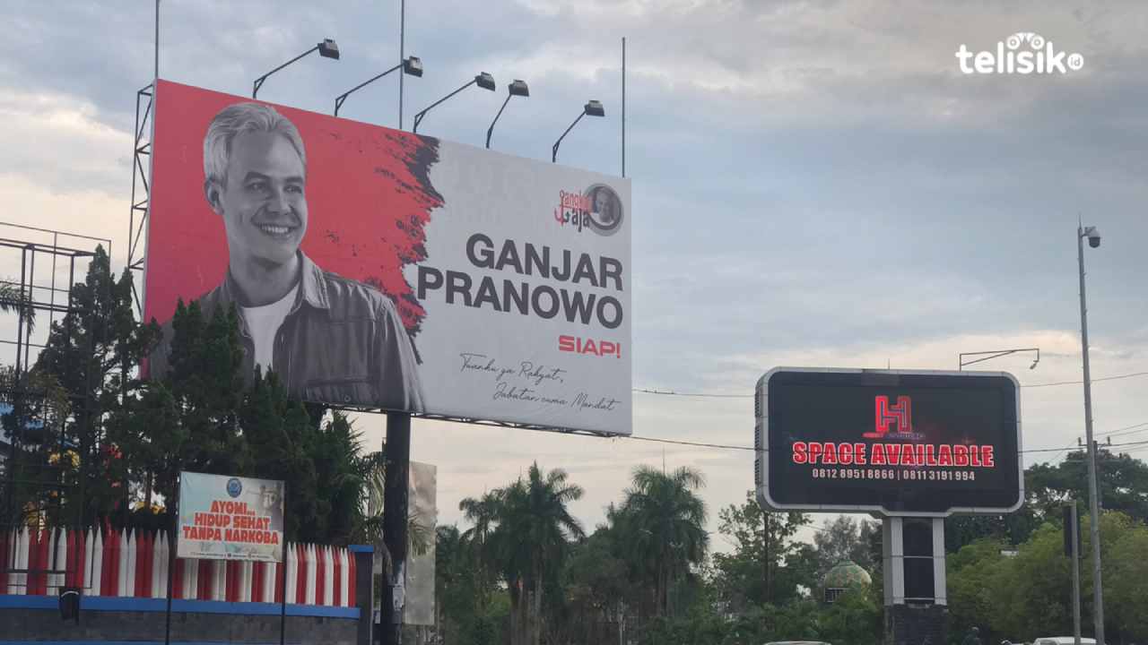 Nampak poster Ganjar Pranowo yang terpasang di pusat Kota Kendari. Foto: Wa Ode Fatima Azzahra/Telisik