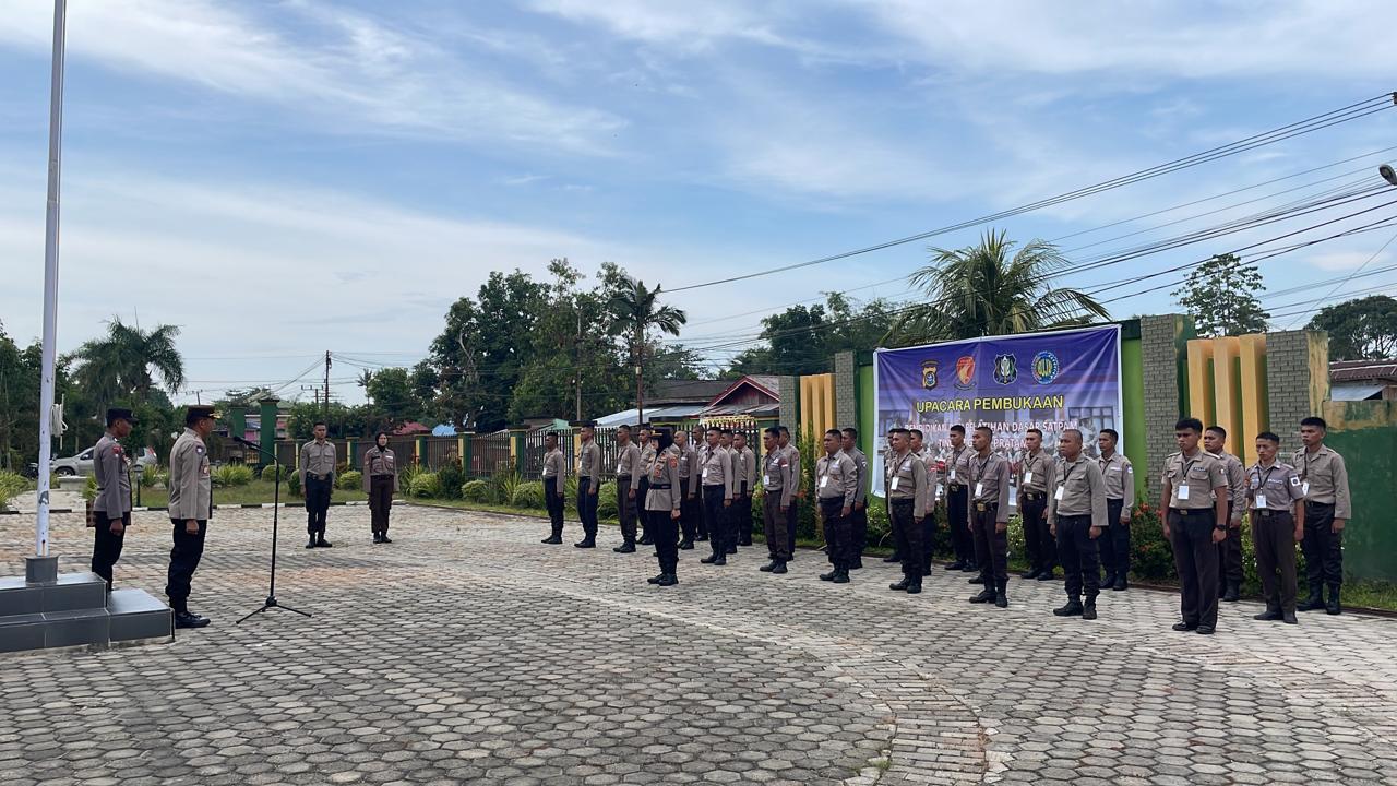 sebanyak 37 anggota Satpam mengikuti pendidikan dasar tingkat gada pratama yang dilaksanakan oleh PT. Prima Mandiri Sultra bersama Binmas Polda. Foto: Ist.