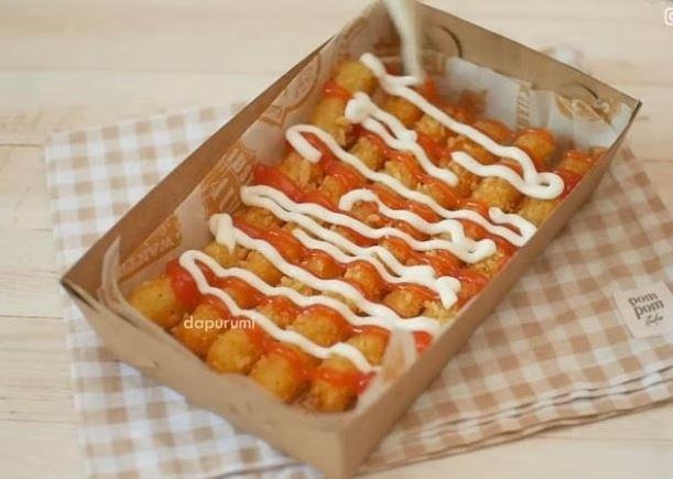 Crispy potato stick bisa cemilan enak untuk kumpul keluarga, cara buatnya pun mudah. Foto: Celebrities.id