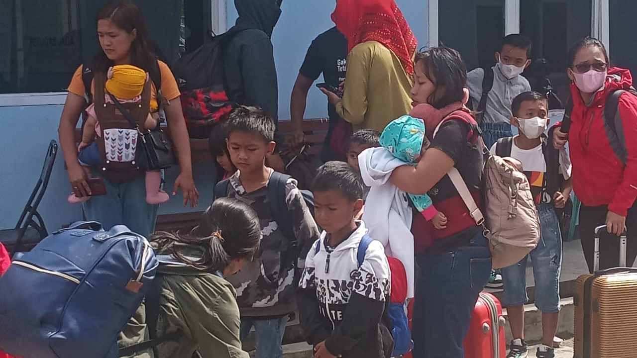 Warga Sulawesi Tenggara mengungsi di Kota Jayapura akibat KKB beraksi lagi. Foto: Ist.