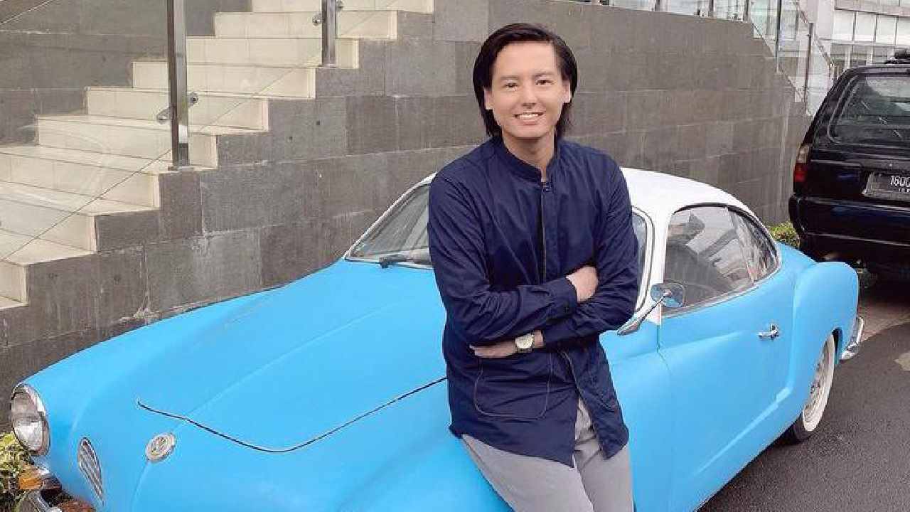 Roger Danuarta mualaf saat akan menikah dengan Cut Meyriska, namun dia menjelaskan pilihannya menjadi mualaf bukan karena siapapun. Foto: Screenshoot instagram Rogerojey (Roger Danuarta)