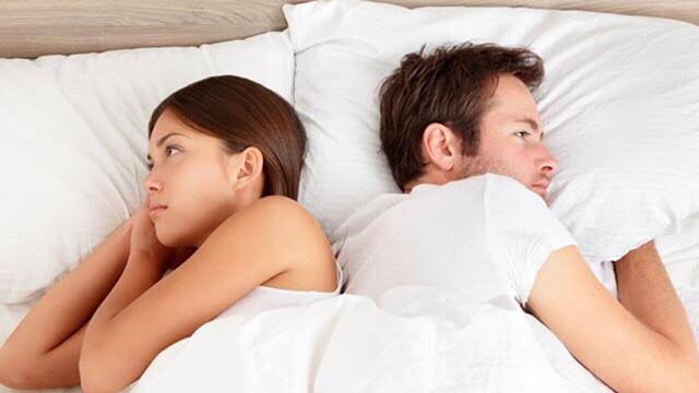 Ada banyak hal yang membuat pasangan lebih jarang melakukan hubungan seksual, seperti usia, dorongan seksual yang menurun, aktivitas padat dan lainnya. Foto: Repro Liputan6.com