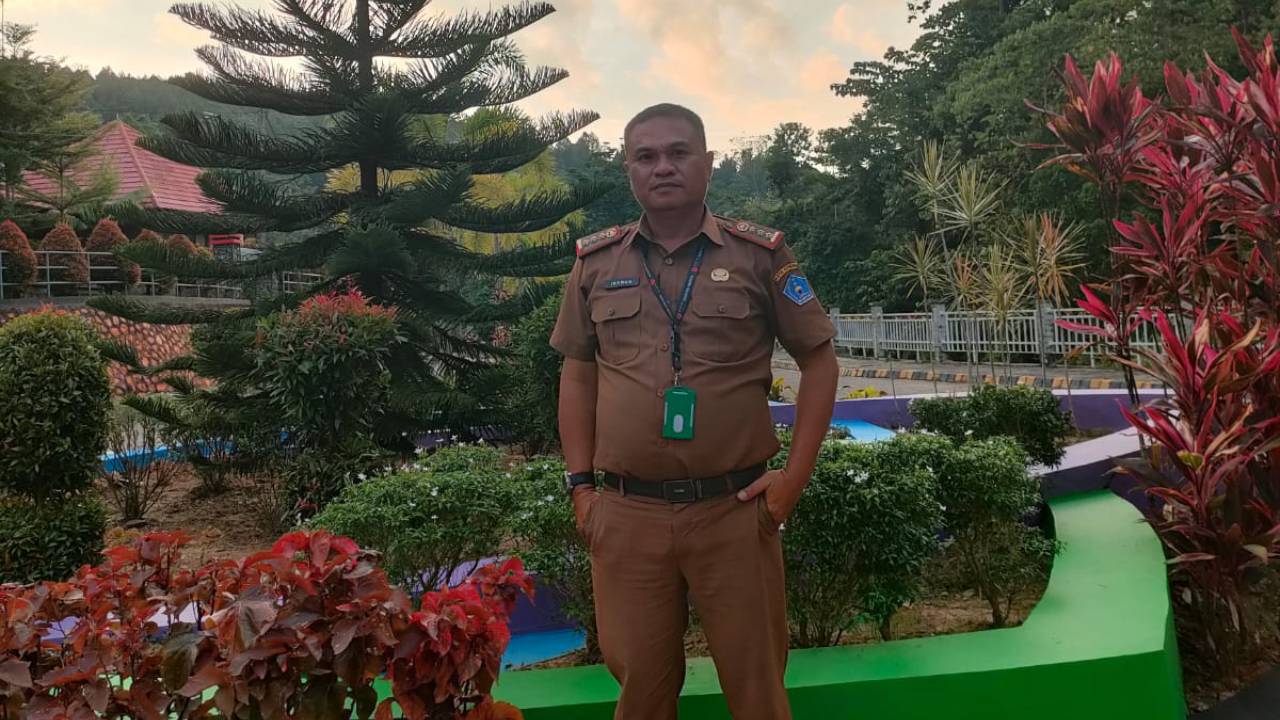 Kepala UPTD Kebun Raya Kendari, Irawan mengatakan, retribusi masuk Kebun Raya Kendari diatur dalam Perda Kota Kendari Nomor 3 tahun 2021. Foto: Ist.