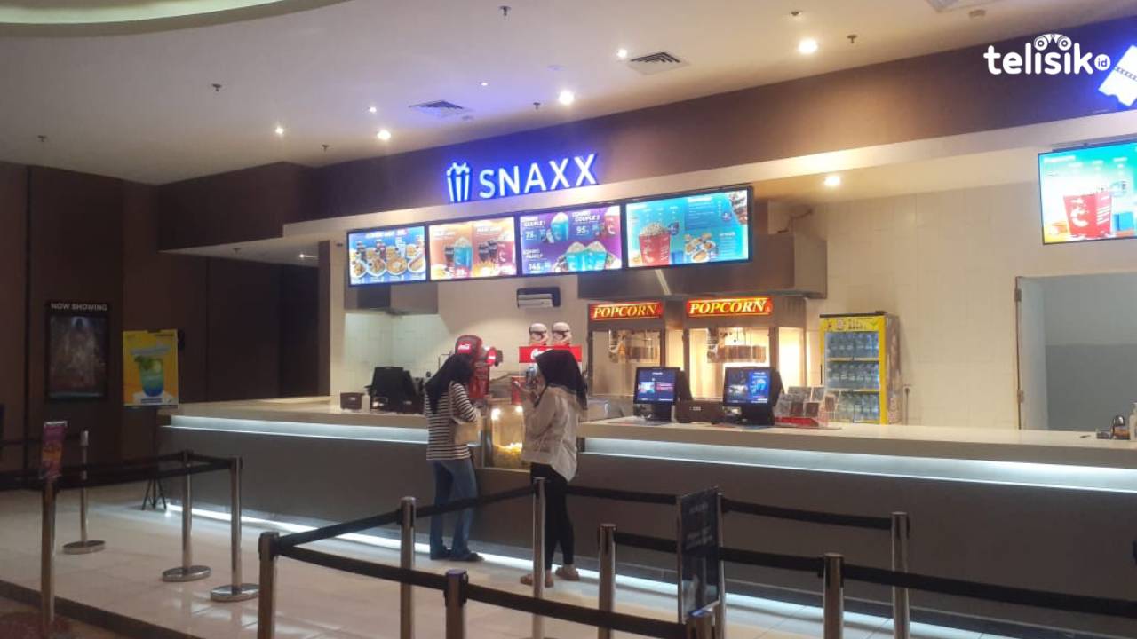 Kondisi loket tiket Cinepolis Lippo Plaza Kendari Sabtu (11/2/2023), penonton membeli tiket film untuk malam nanti. Penulis: Ahmad Badaruddin/ Telisik
