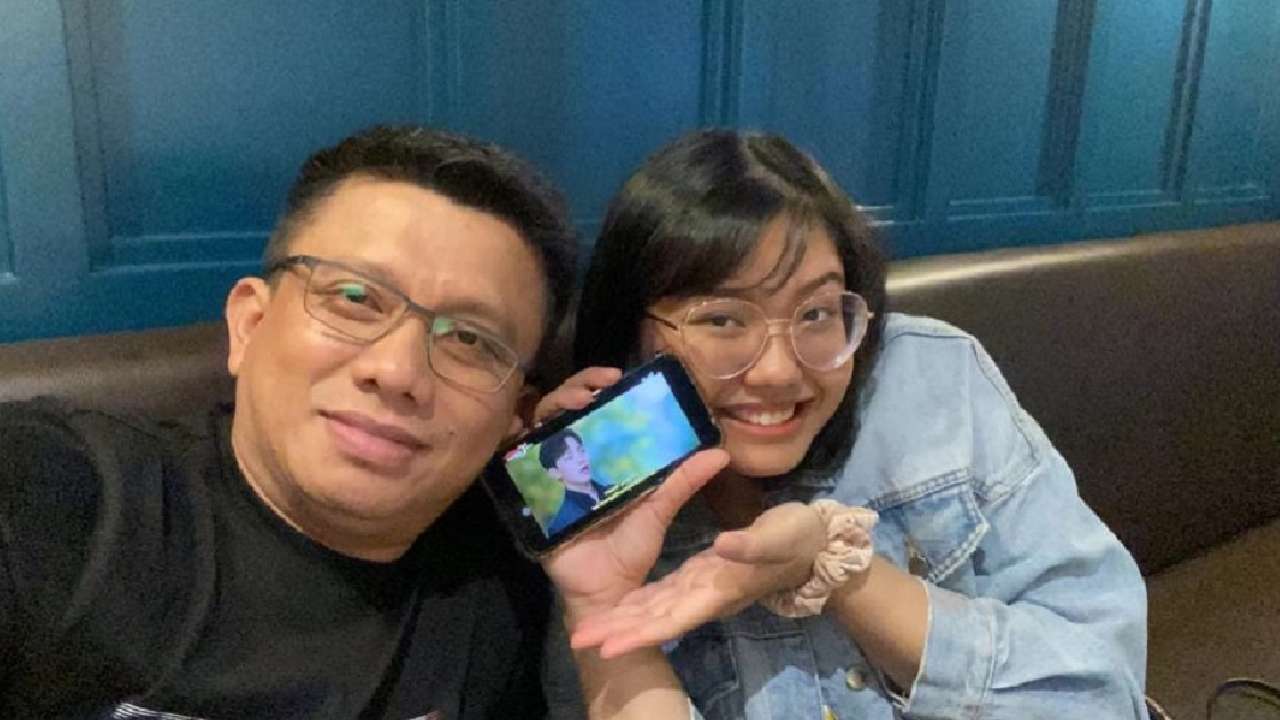 Usai vonis itu publik pun menyorot aktivitas anak cantik Ferdy Sambo yang tak lain putri sulungnya. Trisha Eungelica kepergok masih bisa maik TikTok media sosialnya. Foto: Tiktok Troasang