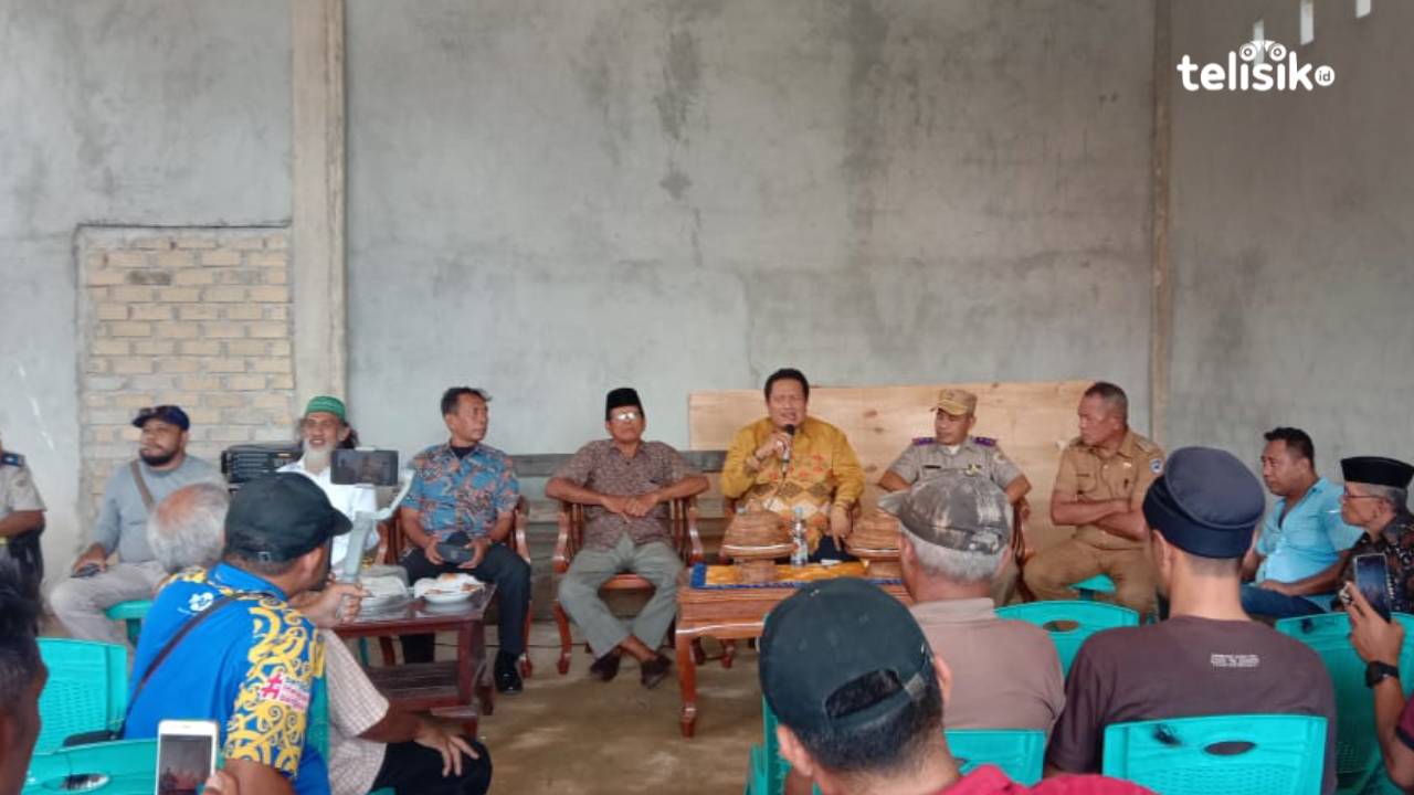 Bupati Muna, LM Rusman Emba bersama Kepala BPN, Muhamad Ali Mustapa menemui warga yang menempati kawasan hutan Kontu dan Warangga. Foto: Sunaryo/Telisik