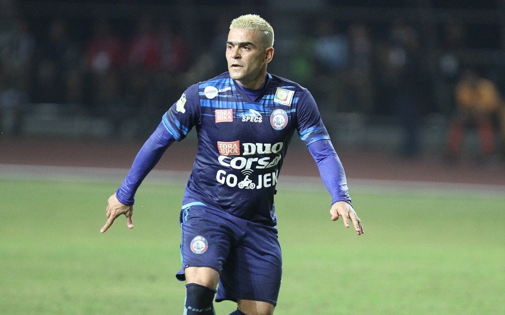 Cristian Gonzales mualaf pada tahun 2003 yang menilai bahwa Islam itu agama yang bersih. Foto: skor.id