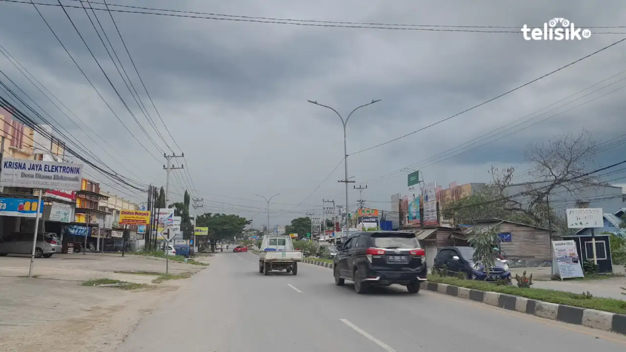 Kota Kendari salah satu wilayah Sulawesi Tenggara terguyur hujan pada Selasa (28/2/2023). Foto: La Ode Andi Rahmat/Telisik