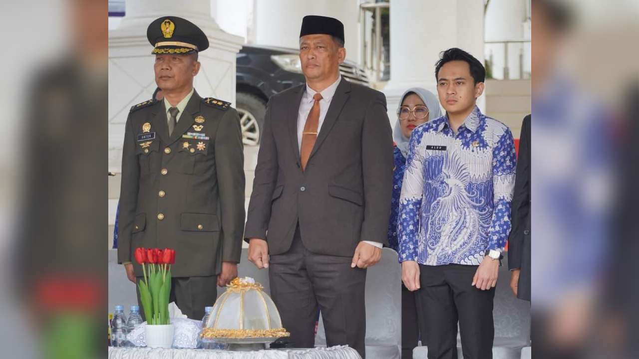 Sekda Konawe (tengah) mengatakan kehadiran pers di Konawe menjadi bagian dari instrumen pembangunan daerah. Foto: Ist.