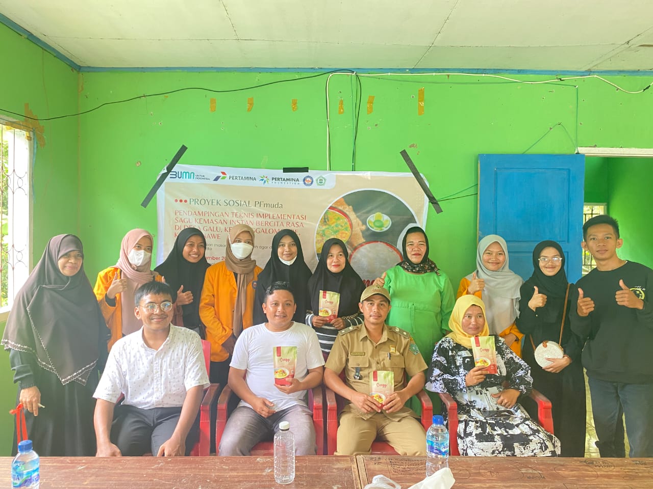 Tim mahasiswa UHO menciptakan produk makanan dari olahan sinonggi, makanan khas suku Tolaki Sulawesi Tenggara menjadi makanan instan cepat saji. Foto: Ist.