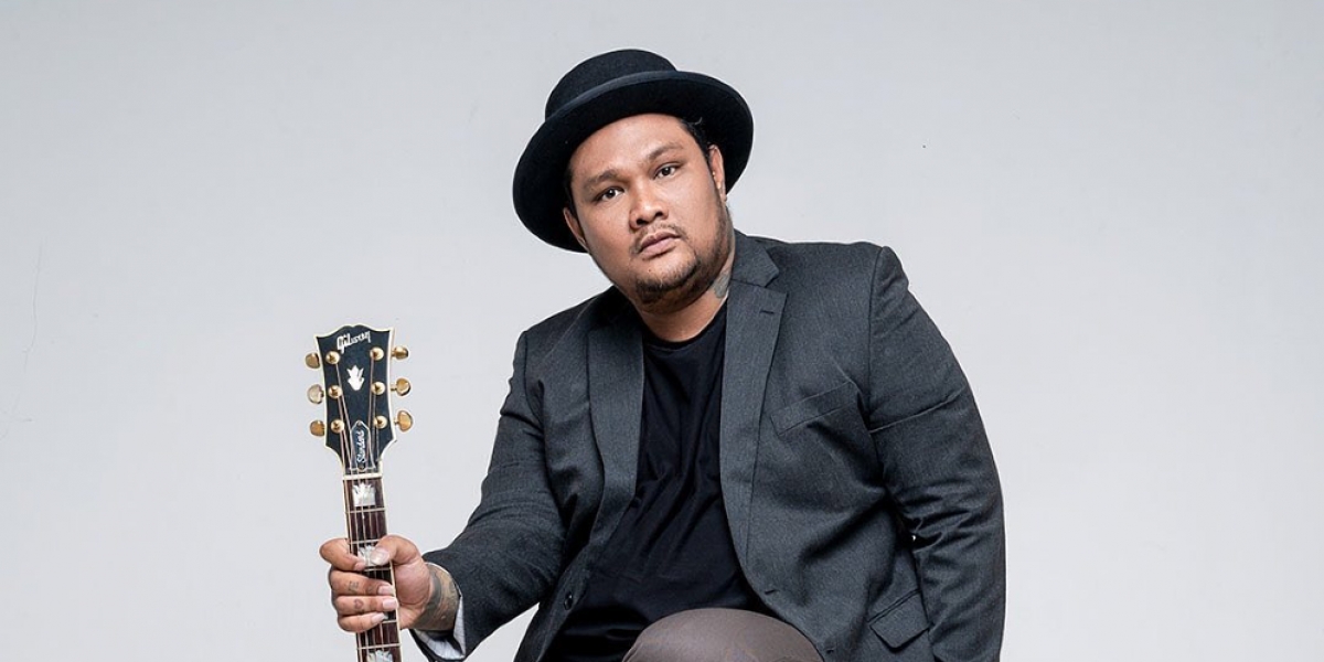 Virgoun Tambunan, penyanyi dan penulis lagu Surat Cinta untuk Starla yang mualaf karena ditantang oleh calon kakak ipar. Foto: Repro Dream.co.id