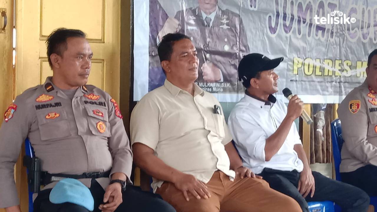 Kapolres Muna, AKBP Mulkaifin bersama Plh Kasat Reskrim, Ipda La Ode Halidin (tengah) masih menyelidiki pelaku penikaman yang mengakibatkan Aksar meninggal dunia. Foto: Sunaryo/Telisik