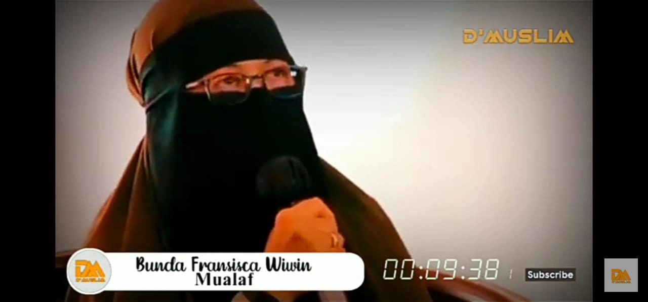 Fransisca Wiwin seorang make up artis yang memilih mualaf karena mendapat hidayah dari buku. Foto: Screenshoot youtube D'Muslim
