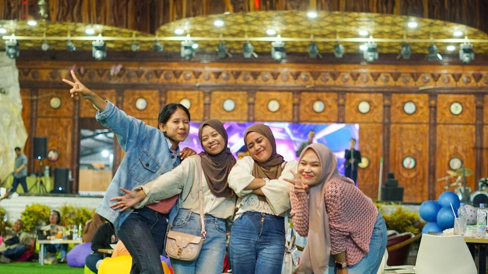 Bukan hanya tempatnya yang mewah dengan nuansa rooftop, namun penyajian makanan di Cafe Langit juga bak restoran bintang lima. Foto: Ist.