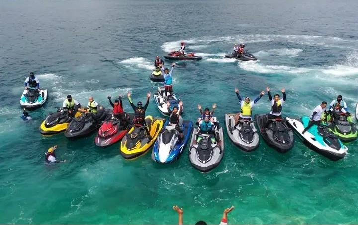 Olahraga jet ski kini hadir di Kota Kendari. Bagi peminat olahraga ini bisa langsung ke showroom, Jalan Ir H Alala, Kecamatan Kendari Barat. Foto: Repro Facebook @Jetsky Kendari