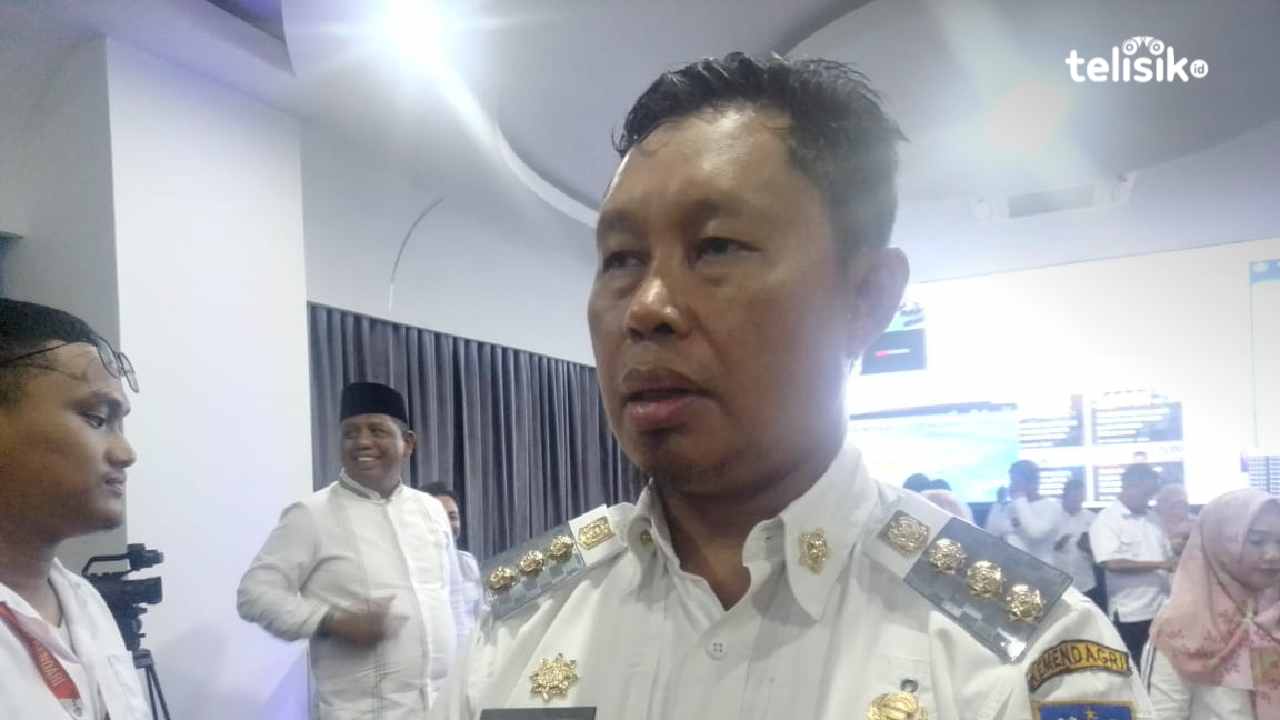 Pj Wali Kota Kendari menggelar syukuran dan doa bersama di Gedung Balai Kota Kendari, dengan menempati gedung tersebut ia berharap para ASN bisa meningkatkan kinerjanya. Foto: Nur Khumairah/Telisik