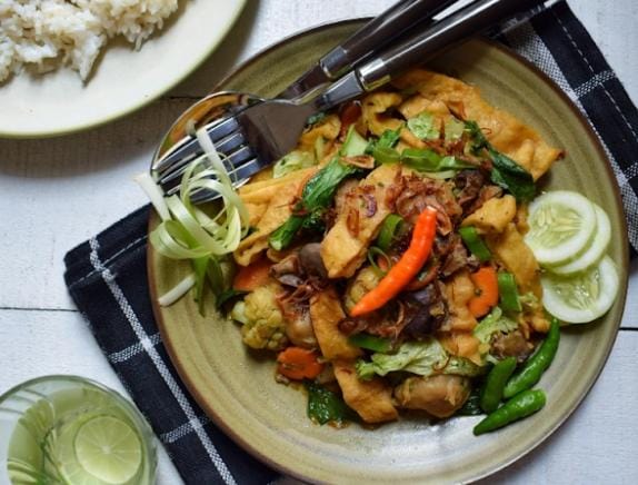 Capcay goreng bisa menjadi menu lauk pauk di rumah dan tentunya masakan ini banyak mengandung vitamin, kaya akan serat, ataupun nutrisi lain yang dibutuhkan tubuh manusia. Foto: Repro Resepmantan.blogspot.com