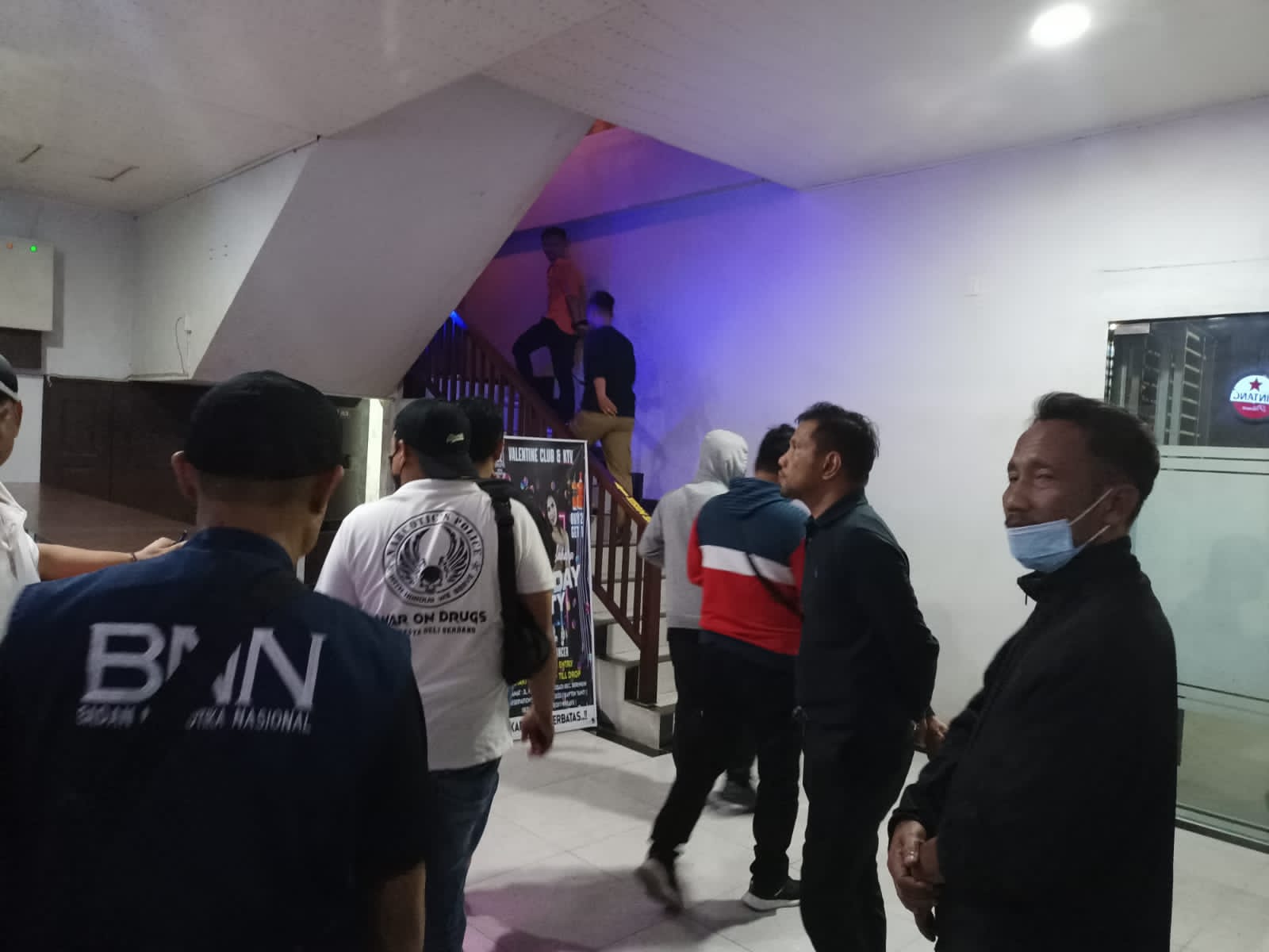 Polresta Deli Serdang dan tim gabungan melakukan razia di Valentine Karaoke di Kecamatan Beringin. Foto: Humas Polresta Deli Serdang