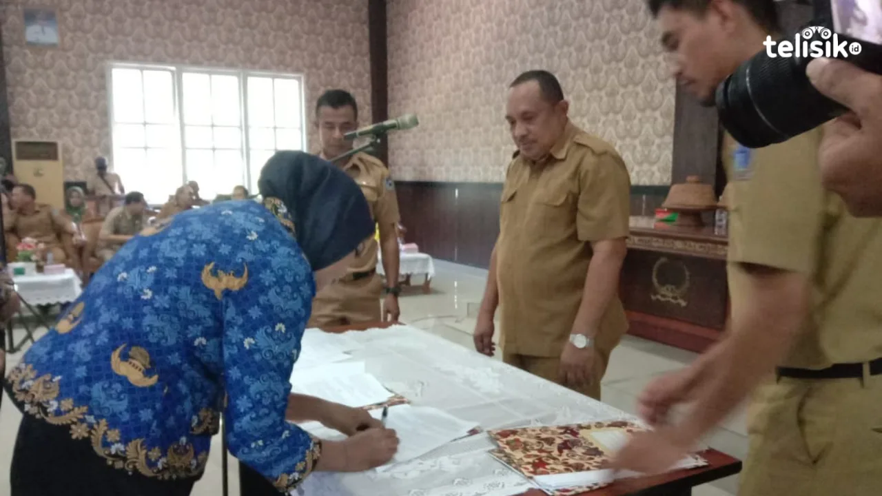 Sekretaris Panitia Seleksi Lelang Jabatan Eselon II lingkup Pemkab Muna, La Ode Ena, dalam suatu kegiatan. Foto: Sunaryo/Telisik