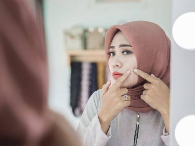 Munculnya jerawat menjadi hal yang biasa, namun jadi masalah jika tak kunjung hilang. Foto: klikdokter.com
