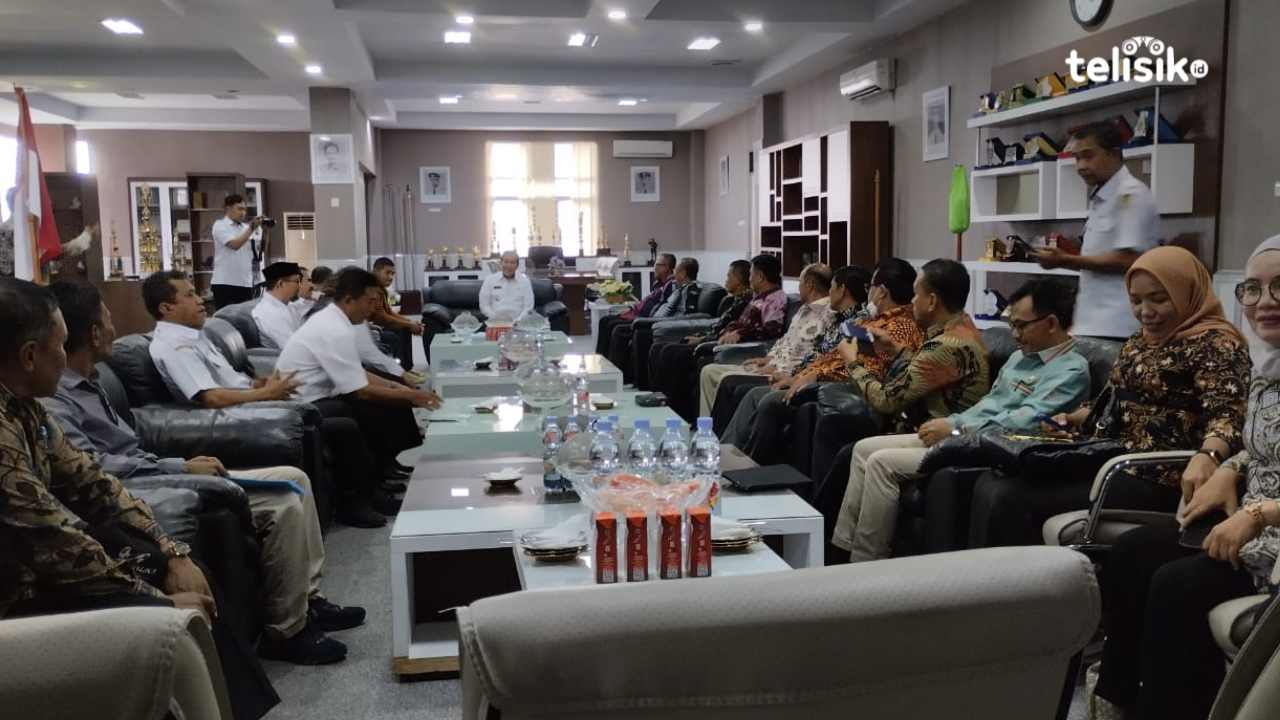 Pemda Muna Barat saat berkunjung ke Kantor Bupati Sidenreng Rappang, Sulawesi Selatan. Foto: Putri Wulandari/Telisik