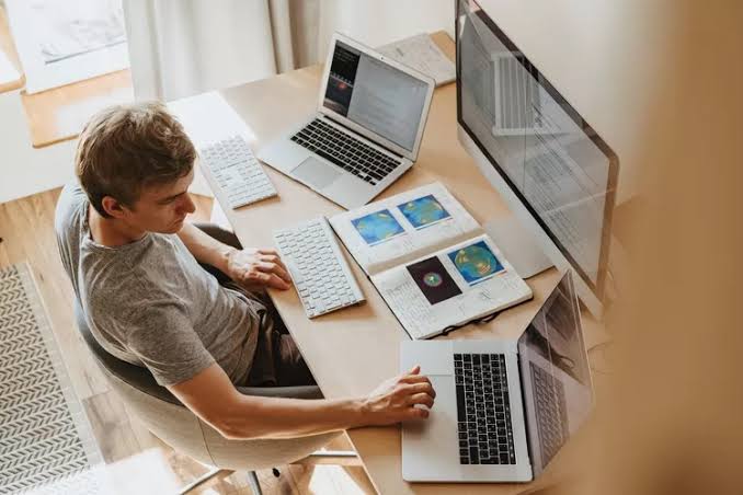 Penting untuk mengetahui cara agar kita tetap produktif bekerja meski sedang berpuasa. Foto: pexels.com