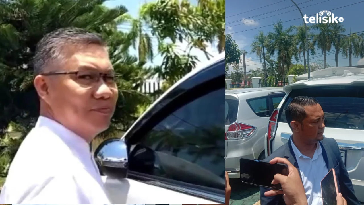 Sulkarnain Kadir (kiri) dan kuasa hukumnya (kanan) usai pemeriksaan di Kejaksaan Tinggi Sulawesi Tenggara terkait kasus dugaan suap. Foto: La Ode Muh Martoton/Telisik