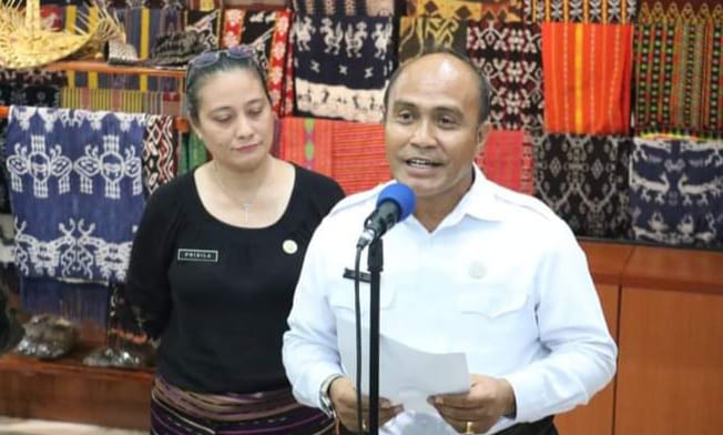Kepala Dinas Pendidikan Nusa Tenggara Timur, Linus Lusi mengatakan bahwa jam masuk sekolah yang sudah digeser ke pukul 05.30 Wita jadi aturan tetap. Foto: Ist.