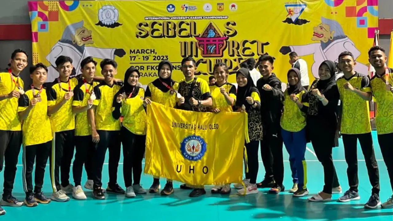 Atlet karate UHO berhasil meraih 5 medali pada ajang Inernasional Universities Championship Sebelas Maret Cup XII di Solo. Foto: Ist.