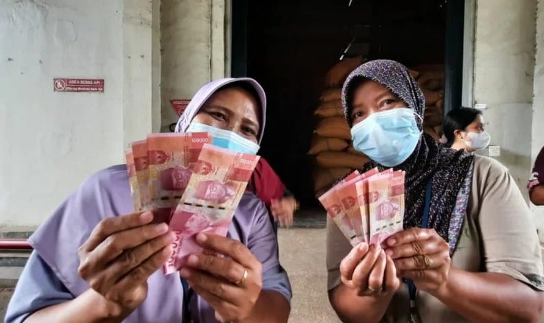 Penyaluran Bansos PKH tahap 1 melalui Bank Himbara masih berlangsung. Targetnya hingga akhir 31 Maret ini. Foto: Repro Pikiranrakyat.com