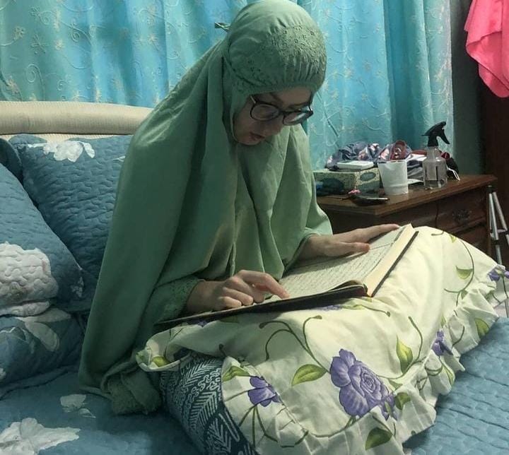 Giovanna Khadija Wolswijk memutuskan mualaf karena tiap hari mendengar suara azan hingga akhirnya ia memutuskan memeluk Islam pada 19 Juli 2019. Foto: Instagram giovannawolswijk