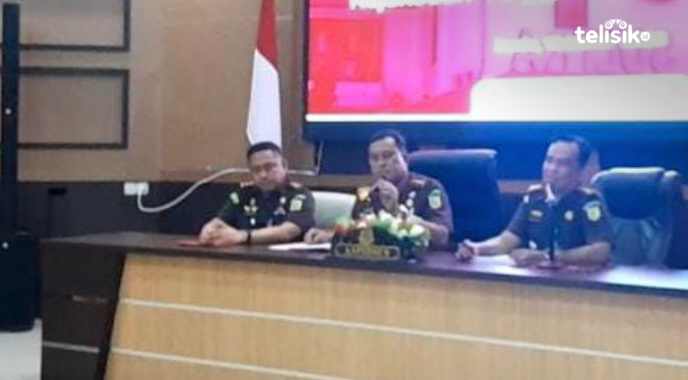 Setelah menetapkan dua tersangka dugaan suap perizinan PT Midi Utama Indonesia, Kejaksaan Sulawesi Tenggara mendalami tersangka lain. Foto: La Ode Andi Rahmat/Telisik