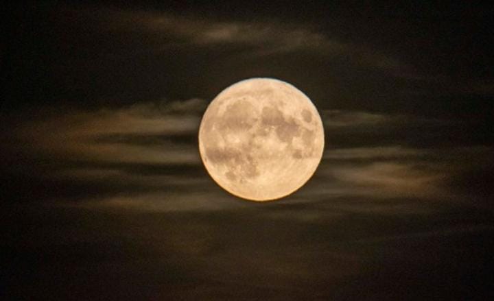 Bulan purnama super atau Worm Moon akan terjadi pada Maret ini yang terjadi di Amerika Serikat bagian timur yang mencapai pada 7.40 EST, Senin (7/3/2023). Foto: Detik.com