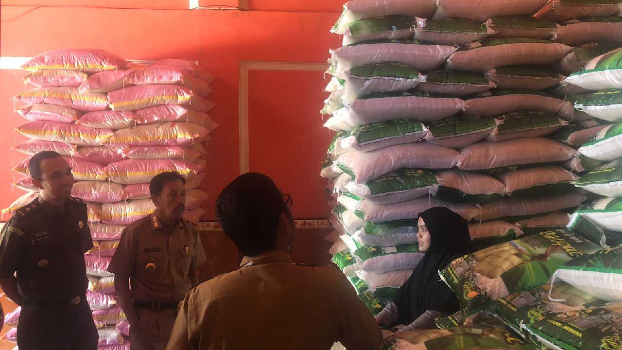 Sebanyak 9 ton beras disiapkan oleh Pemda Kolaka Utara untuk melaean inflasi akibat harga beras naik. Foto: Ist.