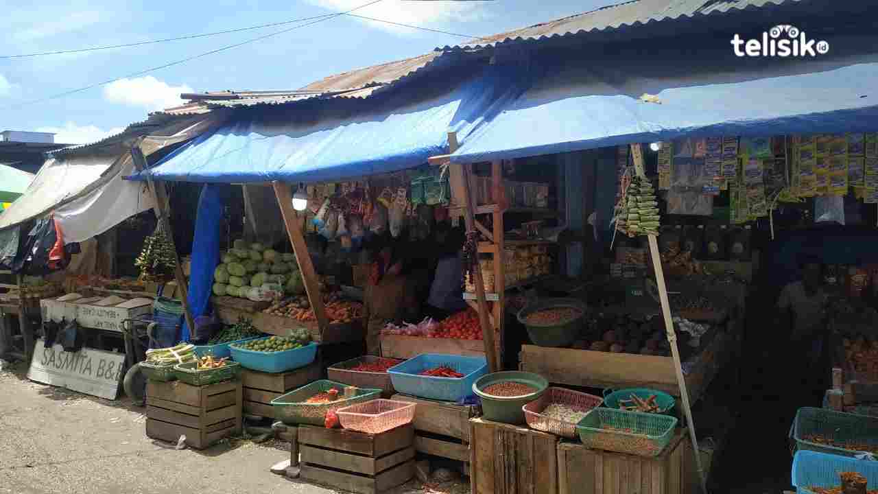 Jelang ramadan, harga sejumlah bahan pokok sudah dirasa kenaikannya khususnya di pasar Mandonga dan PKL, Kota Kendari. Foto: Adinda Septia Putri/Telisik