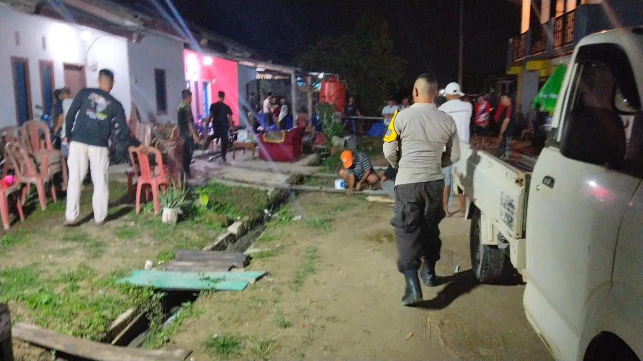 Rumah duka korban tewas disambar petiir saat memancing ikan di laut sekitar Kelurahan Mata, Kecamatan Kendari, Kota Kendari. Foto: Ist.