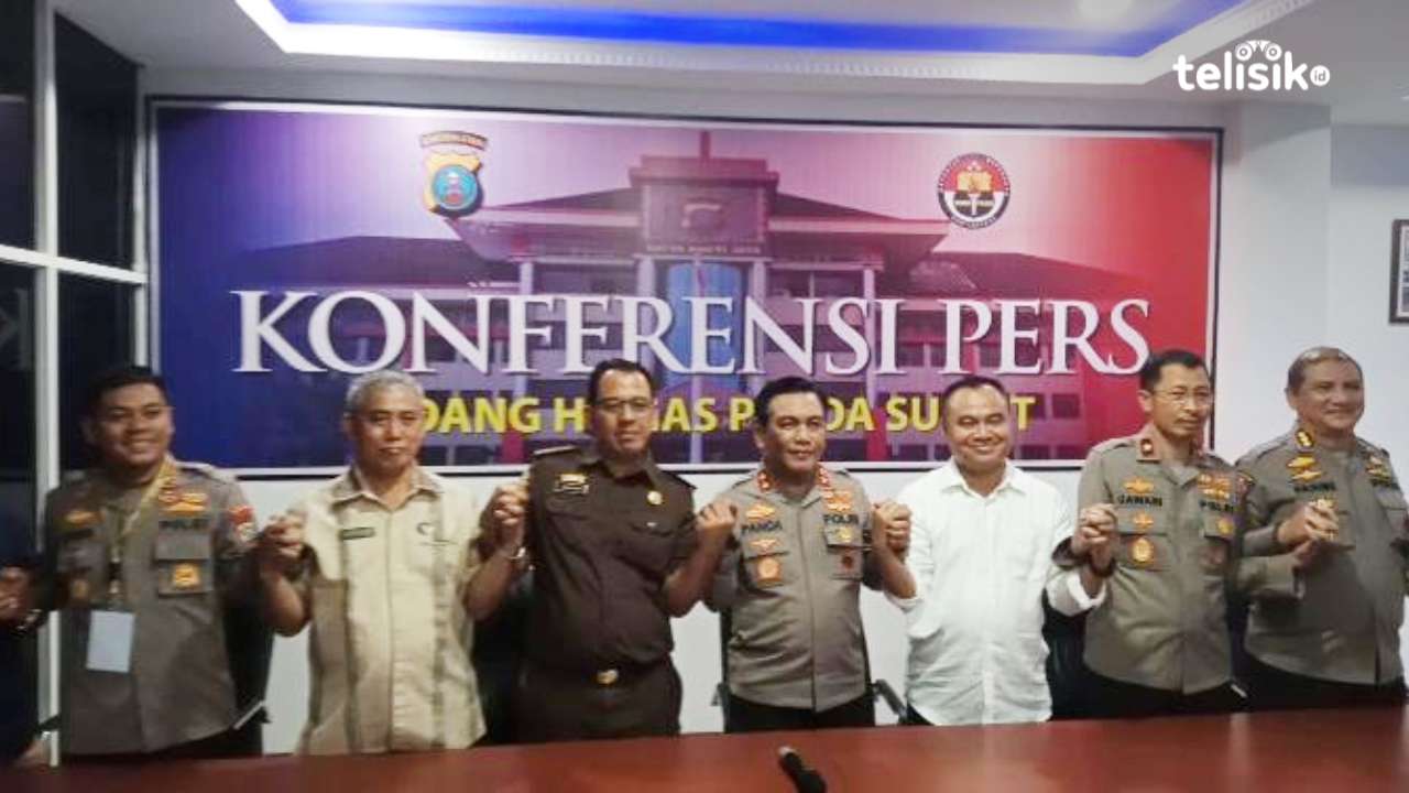 Kapolda Sumatera Utara, Irjen Pol Panca Putra didampingi Waka Polda, Brigjen Pol Jawari ketika memberikan keterangan kepada sejumlah awak media. Foto: Reza Fahlefy/Telisik