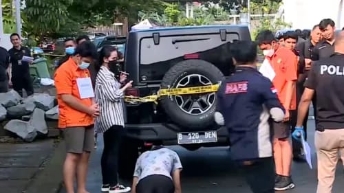 Polisi menggelar rekonstruksi kasus penganiayaan terhadap David dilakukan Mario Dandy, Jumat (10/3/2023). Rekonstruksi dilakukan di lokasi kejadian penganiayaan. Foto: Screenshot MetroTV