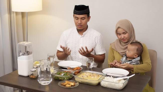 Niat menjadi salah satu syarat sahnya ibadah puasa di bulan Ramadan. Foto: Repro Cnnindonesia.com
