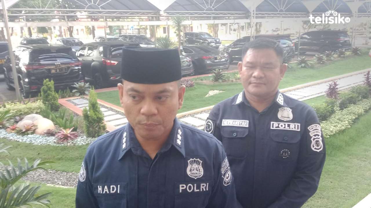 Kabid Humas Polda Sumatera Utara, Kombes Pol Hadi Wahyudi didampingi Kasubbid Penmas AKBP Herwansyah Putra ketika diwawancarai sejumlah awak media. Foto: Reza Fahlefy/Telisik