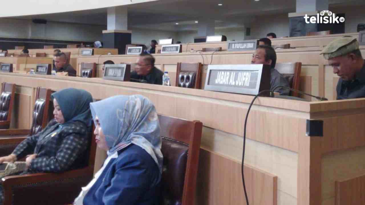 Tingkatkan kualitas dan pemanfaatan PDAM Tirta Anoa menjadi perumda, Pemerintah Kota Kendari menetapkan Perda 2023 melalui sidang paripurna DPRD Kota Kendari. Foto: Nur Khumairah/Telisik