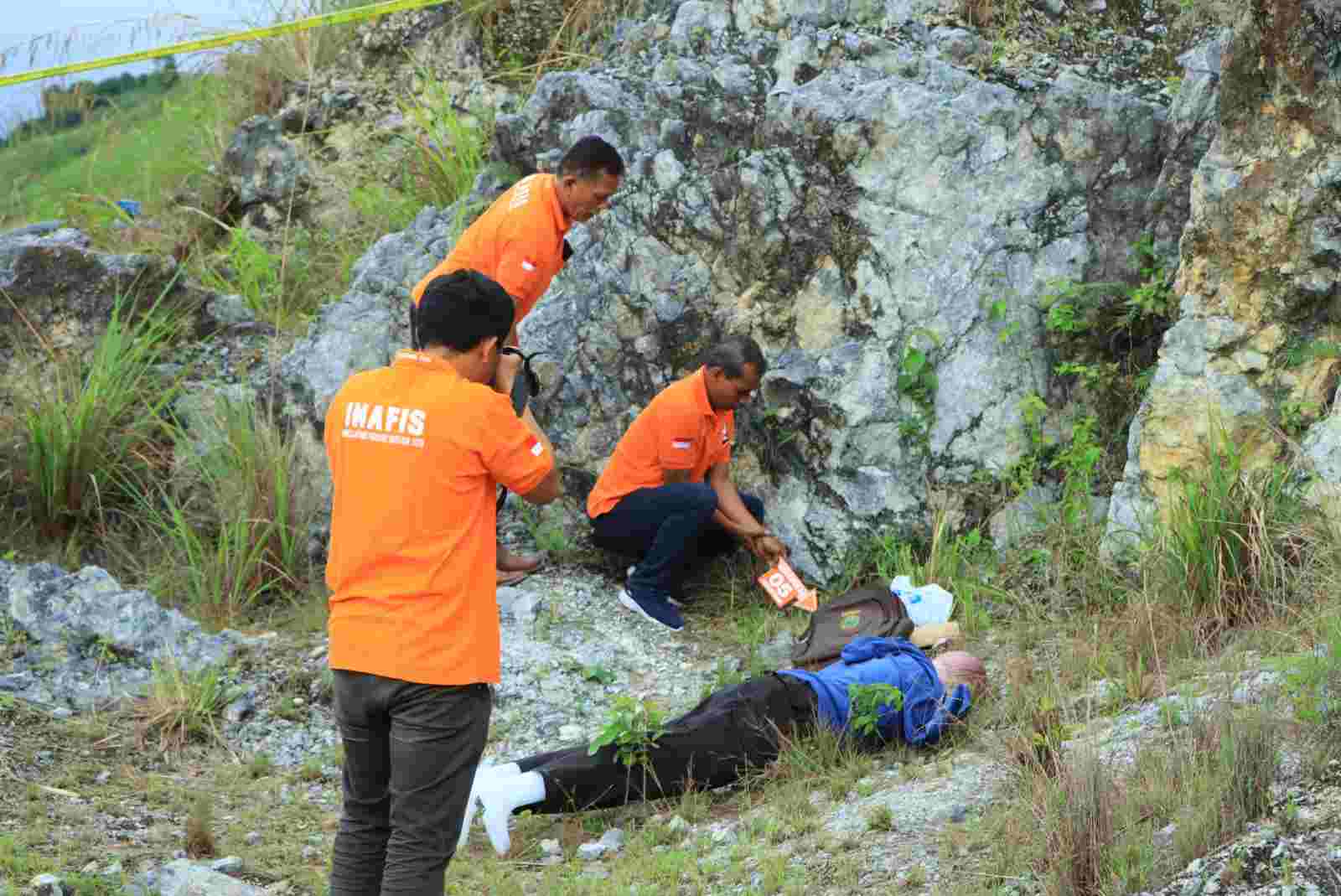 Pihak Polda Sumatera Utara melakukan olah TKP di lokasi penemuan mayat Bripka Arfan Saragih. Foto: Humas Polda Sumatera Utara