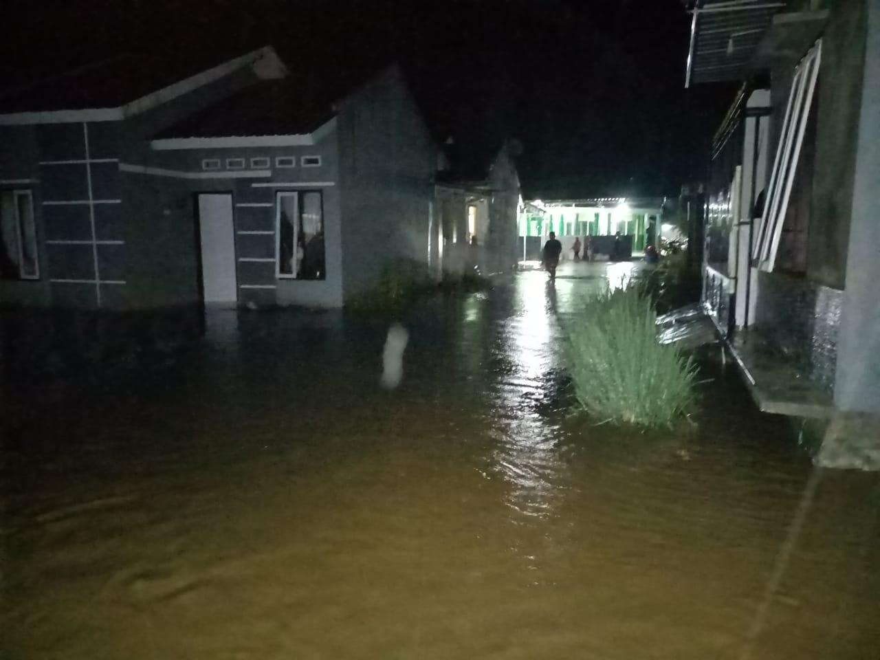 Kondisi salah satu BTN di Kecamatan Lasusua, Kolaka Utara yang terdampak banjir. Foto: Ist.