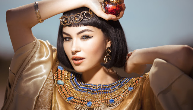 Ratu cantik dan berpengaruh di dunia di antaranya gak ada akhlak suka bungkus gadis. Ratu merupakan seseorang yang memiliki tugas memimpin suatu kerjaan atau negara agar rakyatnya menjadi sejahtera. Foto: Anehdidunia