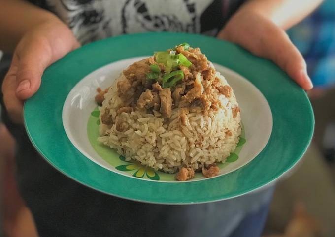 Nasi tim ayam, menu yang cocok untuk berbuka puasa karena teksturnya yang ringan dan mudah dibuat. Foto: Repro Cookpad.com