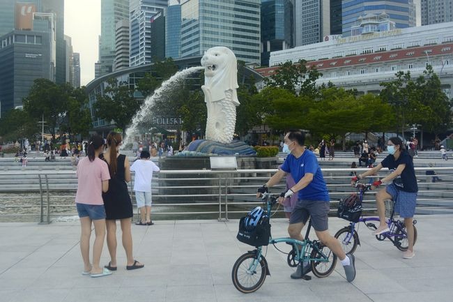 Singapura menjadi salah satu negara yang dilanda resesi seks, pemerintahnya pun turun tangan menangani masalah ini dengan memberikan kewarganergaraan kepada ribuan orang. Foro: Repro Cnbcindonesia.com