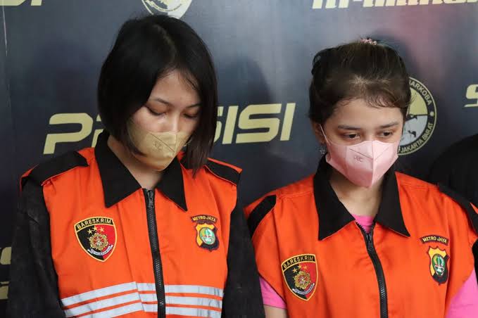 Pelaku pornografi pada platform live streaming, Dream Live ditangkap polisi. Foto: Disway.id