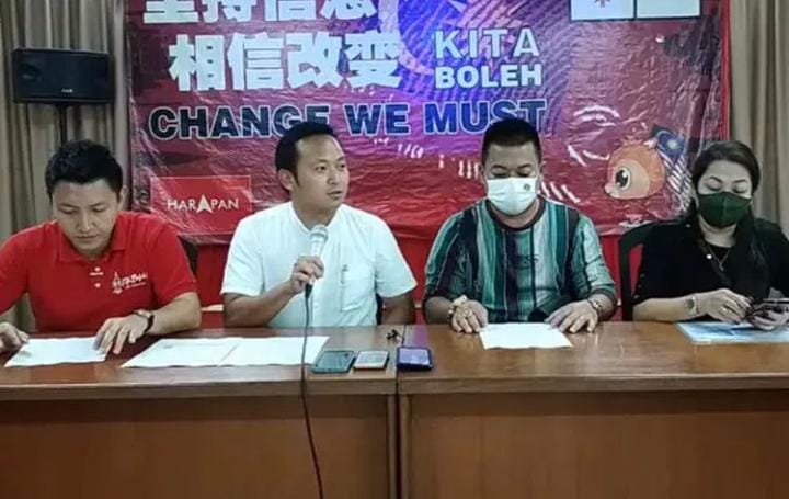 Konferensi pers partai politisi DAP Malaysia, Michael Kong, mengenai pengusaha Lee yang merugi Rp 3,4 miliar setelah mengangkat telepon 14 detik dari penipu. Foto: Repro Kompas.com