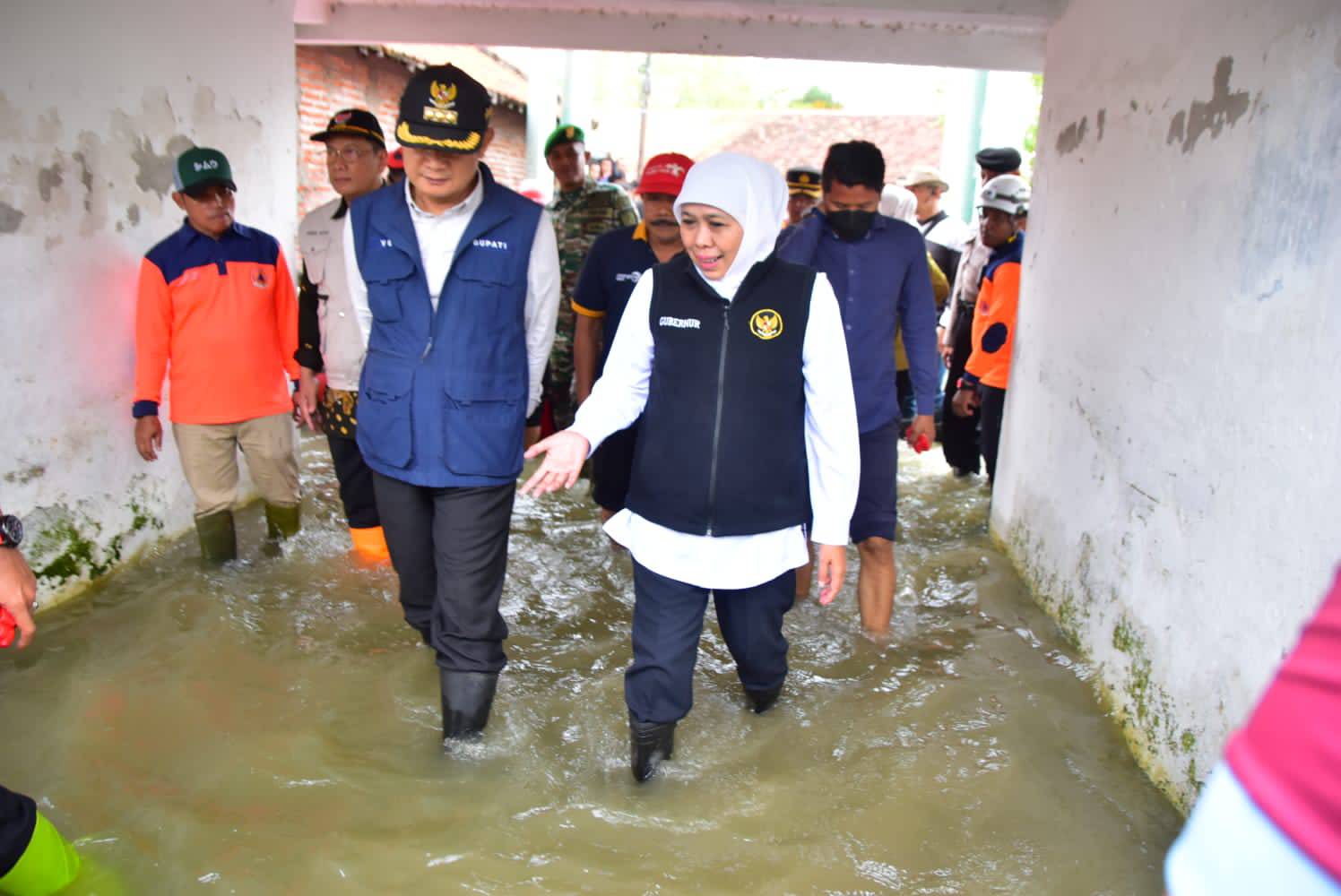 Gubernur Jawa Timur Khofifah Indar Parawansa mengingatkan masyarakat untuk waspada penyakit Leptospirosis terutama saat musim penghujan. Foto: Ist.