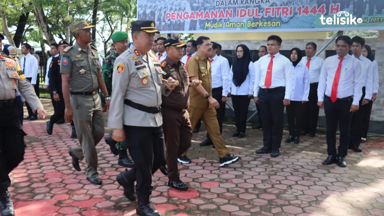 Kapolres Muna, AKBP Mulkaifin saat memimpin gelar pasukan operasi Ketupat. Foto: Sunaryo/Telisik